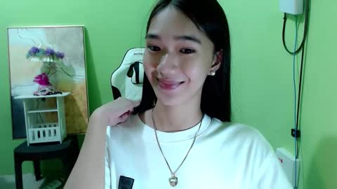 Snapshot of innocent_reign69 chatting on September 9, 4:40 pm Reign online show from September 9, 4:40 pm