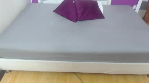 innocent_sexybaby online show from December 3, 3:42 am