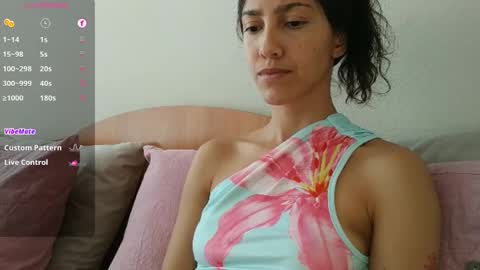 Laroa online show from October 10, 7:30 pm