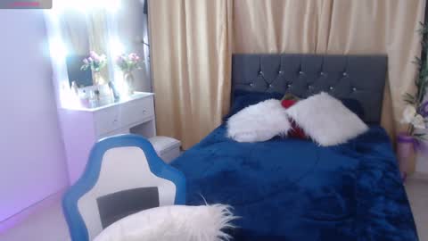 Snapshot of irinarusso_ chatting on December 6, 2:06 pm Irina Russo online show from December 6, 2:06 pm