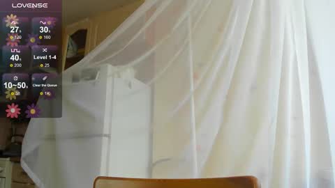 Snapshot of iris_crispy chatting on October 4, 8:09 am Iris online show from October 4, 8:09 am