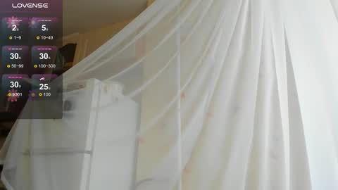 Snapshot of iris_crispy chatting on September 21, 3:32 pm Iris online show from September 21, 3:32 pm