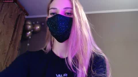 Lily online show from November 11, 9:01 pm