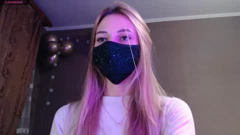 Lily online show from November 8, 6:35 pm