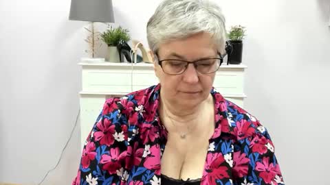 I R I S online show from March 25, 7:33 am