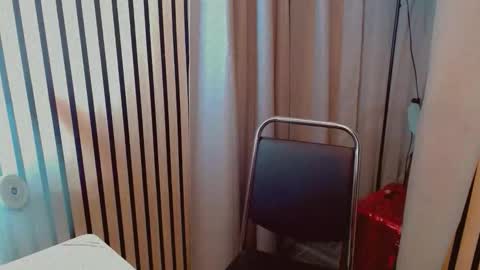 IRISH AND TRIXIE online show from April 11, 7:14 am