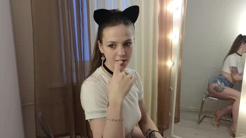 Snapshot of iriss_miller chatting on February 12, 10:35 am Im your queen Iriss online show from February 12, 10:35 am