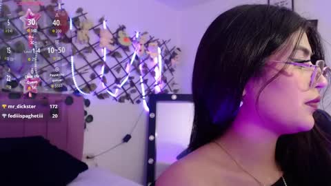 isabela online show from November 3, 5:55 am