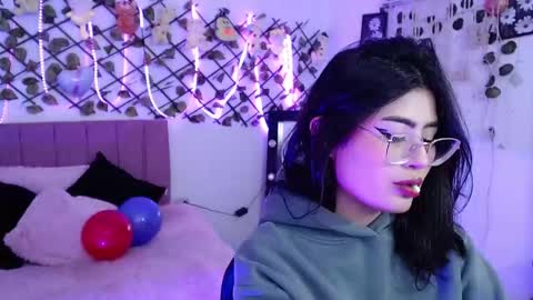Snapshot of isa_bunny18 chatting on October 3, 3:44 am isabela online show from October 3, 3:44 am