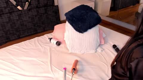 Snapshot of isa_jonness_ chatting on October 5, 2:33 pm oIssaJonneso online show from October 5, 2:33 pm