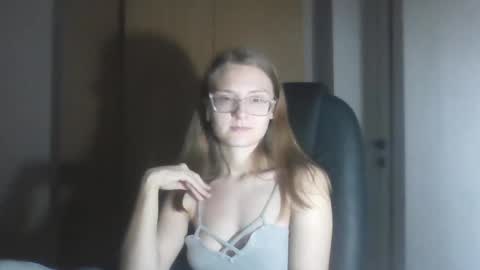 isabel_loveee online show from November 4, 8:14 pm