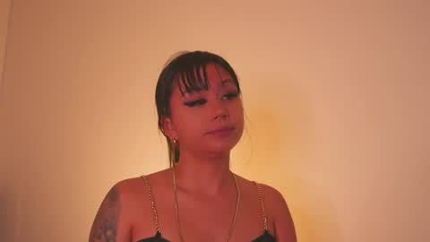 Snapshot of isabela_antonia_ chatting on December 6, 10:27 am online show from December 6, 10:27 am