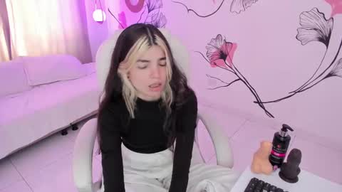 Snapshot of isabela_fiorelli chatting on October 9, 1:48 pm isabela_fiorelli online show from October 9, 1:48 pm