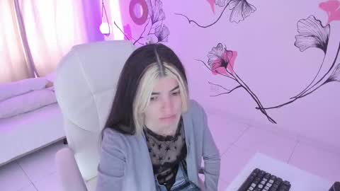 Snapshot of isabela_fiorelli chatting on September 19, 1:21 pm isabela_fiorelli online show from September 19, 1:21 pm