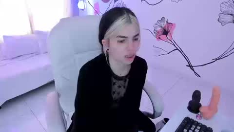 Snapshot of isabela_fiorelli chatting on September 9, 2:17 pm isabela_fiorelli online show from September 9, 2:17 pm