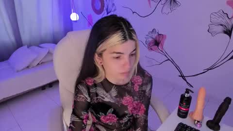 Snapshot of isabela_fiorelli chatting on October 14, 1:25 pm isabela_fiorelli online show from October 14, 1:25 pm