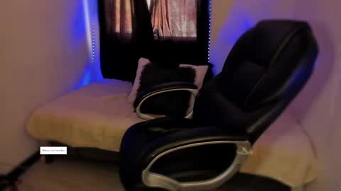 Snapshot of isabelitha chatting on October 2, 12:43 pm isabella online show from October 2, 12:43 pm