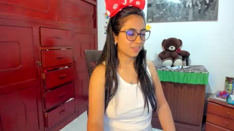 Snapshot of isabella22_1 chatting on January 19, 4:22 am Isabella22 1 online show from January 19, 4:22 am