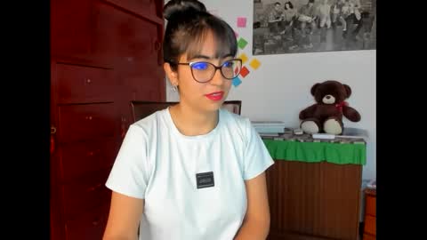 Snapshot of isabella22_1 chatting on December 4, 2:26 pm Isabella22 1 online show from December 4, 2:26 pm
