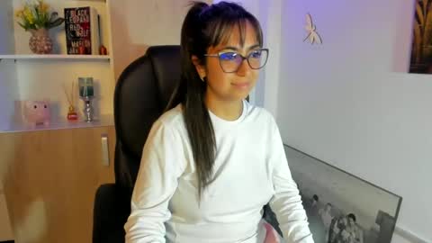 Snapshot of isabella22_1 chatting on February 19, 3:06 am Isabella22 1 online show from February 19, 3:06 am