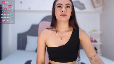 Snapshot of isabella__shine chatting on December 6, 3:44 pm Isa online show from December 6, 3:44 pm