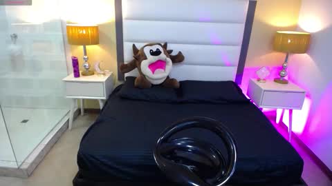 Snapshot of isabella_cherry_ chatting on October 12, 3:42 am Isa Online 11pm to 5am Colombia time online show from October 12, 3:42 am