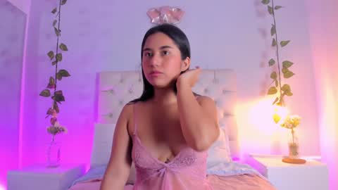 Snapshot of isabella_flowerss chatting on February 2, 7:25 pm online show from February 2, 7:25 pm