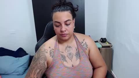 Snapshot of isabella_hots chatting on February 5, 10:51 am estefania online show from February 5, 10:51 am