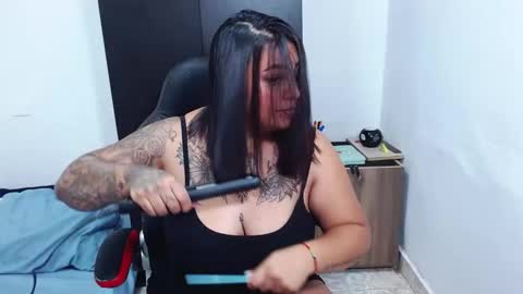 Snapshot of isabella_hots chatting on February 12, 10:03 am estefania online show from February 12, 10:03 am