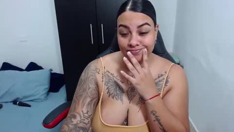 Snapshot of isabella_hots chatting on January 20, 11:24 am estefania online show from January 20, 11:24 am