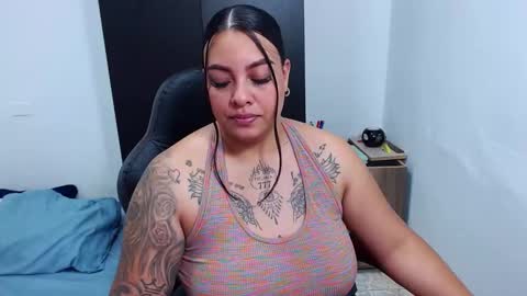 Snapshot of isabella_hots chatting on February 13, 10:23 am estefania online show from February 13, 10:23 am