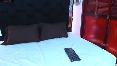Snapshot of isabella_queen8 chatting on January 4, 1:10 am Isabella Your Queen online show from January 4, 1:10 am