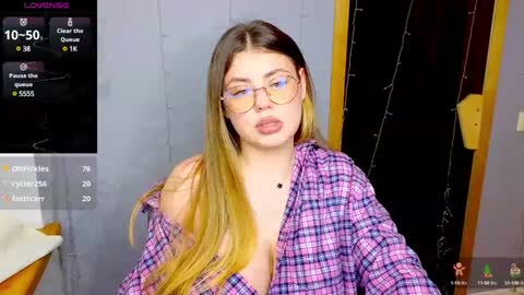Snapshot of isabellabler chatting on January 25, 1:14 pm isabellabler online show from January 25, 1:14 pm