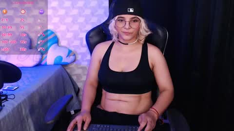 Isabella Mout  online show from December 19, 12:02 am