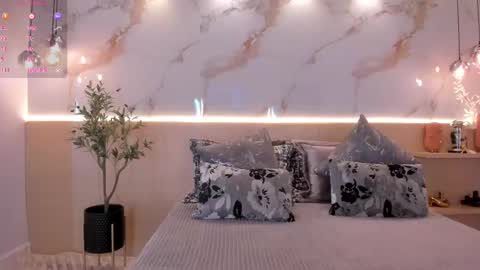 Snapshot of isabellasouza chatting on September 18, 11:53 am online show from September 18, 11:53 am