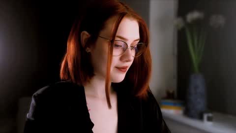 Snapshot of isabelle_stern chatting on December 28, 3:37 pm Madame Isabelle online show from December 28, 3:37 pm