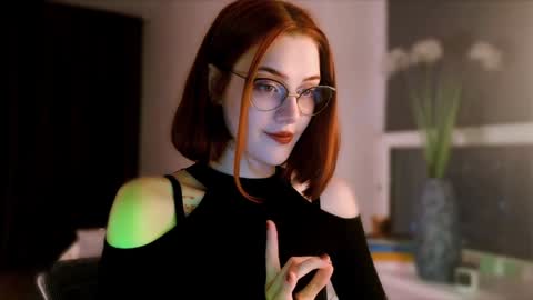 Snapshot of isabelle_stern chatting on December 16, 3:54 pm Madame Isabelle online show from December 16, 3:54 pm
