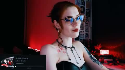 Snapshot of isabelle_stern chatting on October 22, 4:12 pm Madame Isabelle online show from October 22, 4:12 pm
