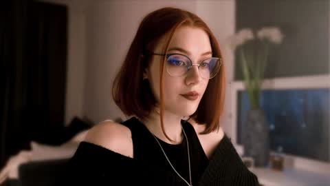 Snapshot of isabelle_stern chatting on December 5, 1:38 pm Madame Isabelle online show from December 5, 1:38 pm