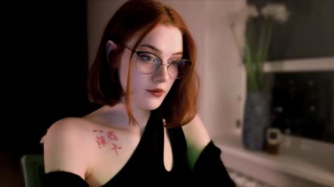 Snapshot of isabelle_stern chatting on December 9, 2:28 pm Madame Isabelle online show from December 9, 2:28 pm