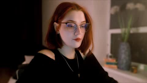 Snapshot of isabelle_stern chatting on December 11, 3:26 pm Madame Isabelle online show from December 11, 3:26 pm