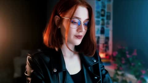Snapshot of isabelle_stern chatting on January 22, 3:51 pm Madame Isabelle online show from January 22, 3:51 pm