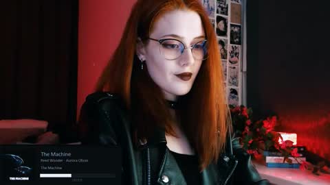 Snapshot of isabelle_stern chatting on October 1, 7:52 pm Madame Isabelle online show from October 1, 7:52 pm