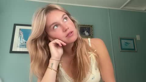 isabellesings online show from May 4, 11:40 pm