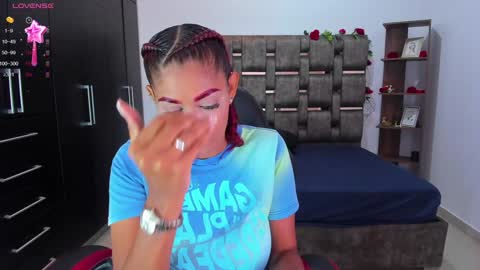 Snapshot of isabelreyes_ chatting on December 15, 4:07 am Hi mi name is Isabel  online show from December 15, 4:07 am