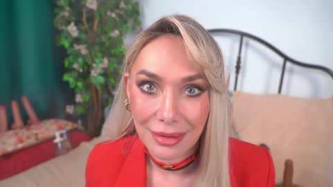 isadoradunkan online show from April 18, 8:09 pm