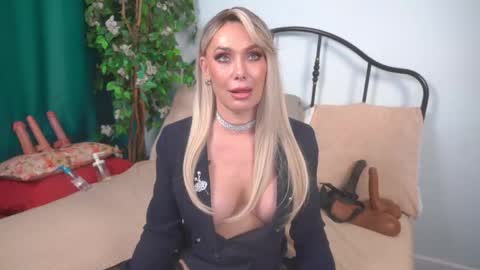 isadoradunkan online show from April 14, 8:53 pm