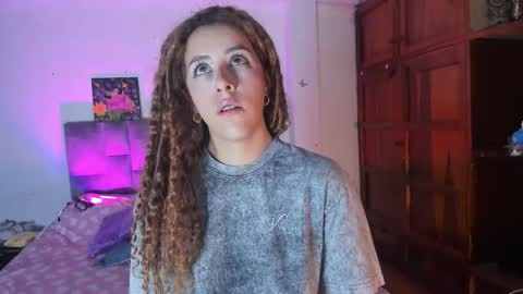 Isabela  online show from September 29, 3:00 am