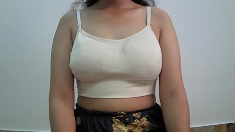 ishika_singh_ online show from July 17, 2:16 am