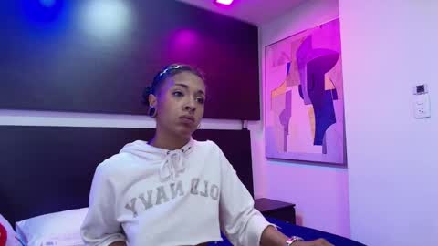 isla stoones online show from October 18, 12:41 pm